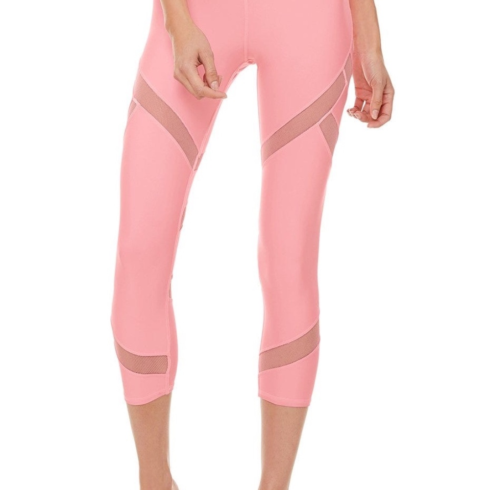 Alo Yoga Mesmerize Capri Macaron Pink Size XS
